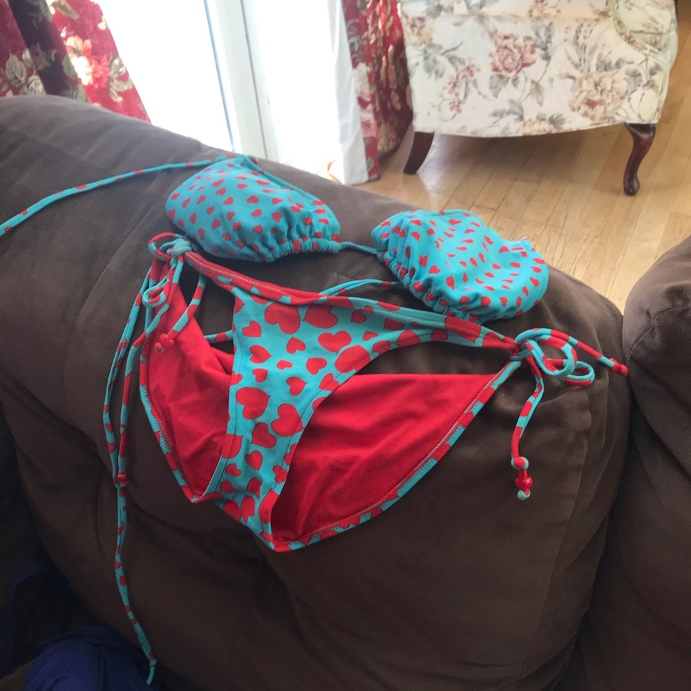 Bathing suits - Picture 10 of 11